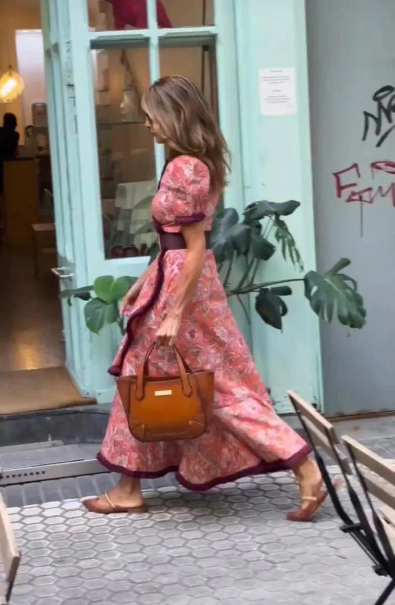 Elegant long dress with puffy sleeves